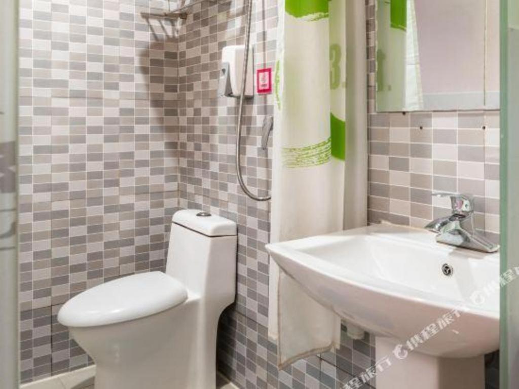 Pai Hotel-shanghai Railway Station Hotel 2*